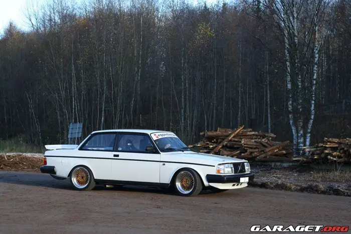 volvo_240_6.jpg