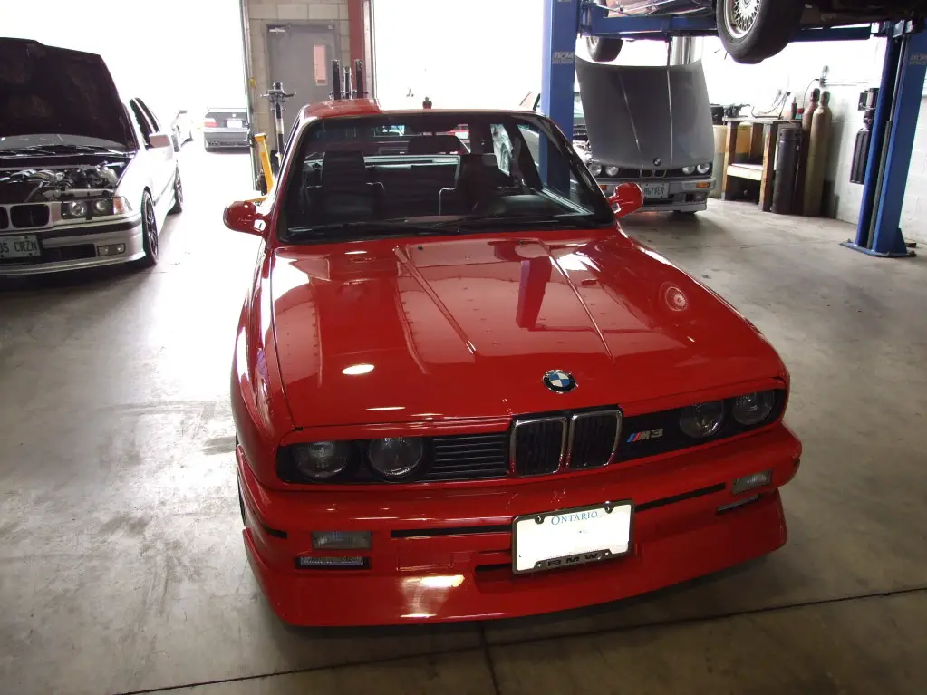 garageshot A Beautiful e30 m3 inside the Bimmersport shop