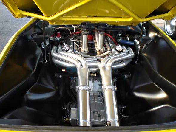 One of the cleanest engine compartments I have ever seen.