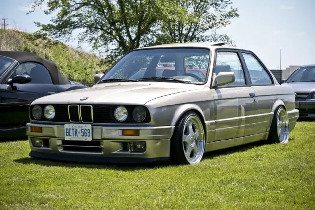 e30_4 This car was built by a mechanic at Bimmersport, pretty solid build overall