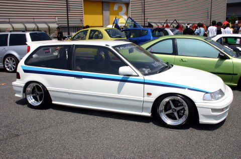ef2 I'm normally not a fan of pinstriping (on imports) or wheels with less than 5 spokes but this is an exception