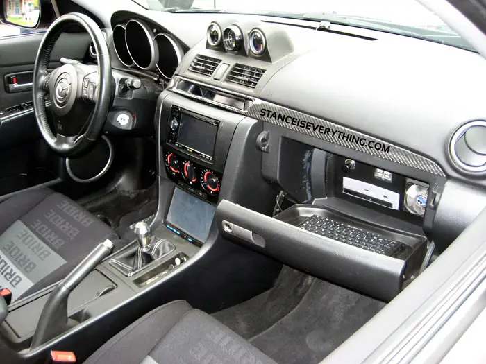 I had to look at this interior a few times to catch all the mods, the carputer is done really well