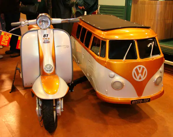 vwscooter2 Love the rag top roof covering up where I assume the passenger would go...