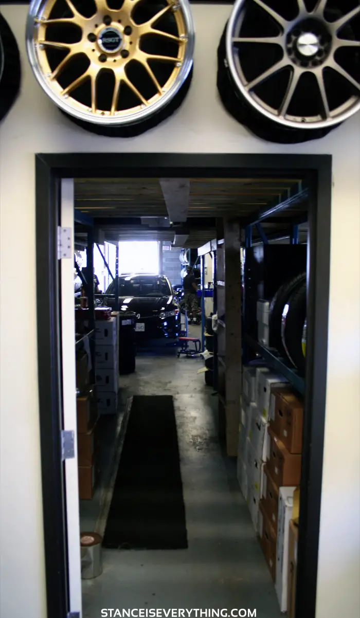 View into the garage of Simply Tire