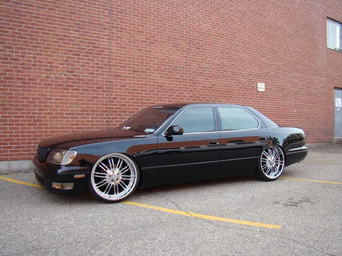 Now this car is sitting on 22x9" rims