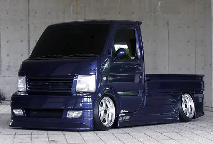 minitruck8 Only in Japan would a truck like this be both made and VIP'd