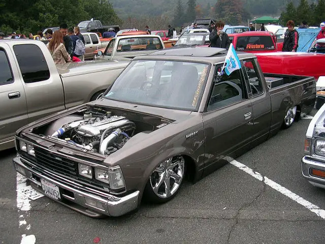 minitruck9 Clean swapped and bagged Nissan