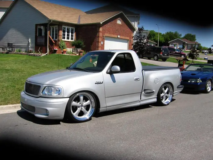 sideshot 23" Oz's sitting just right in the fenders, that's one of Chris's many foxes in the back