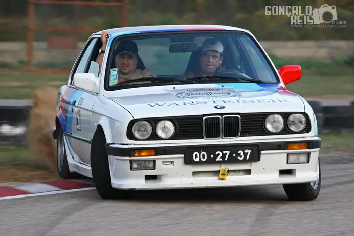 320i