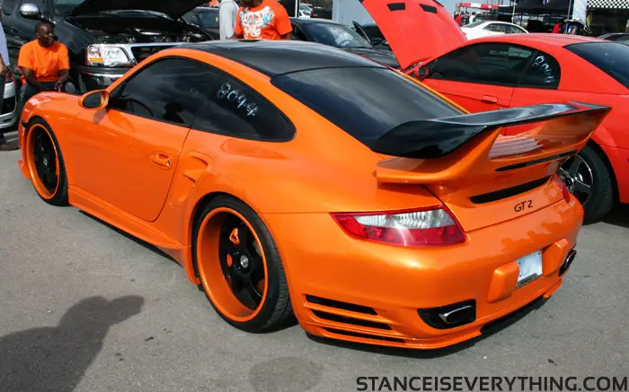 orange_porsche_rear