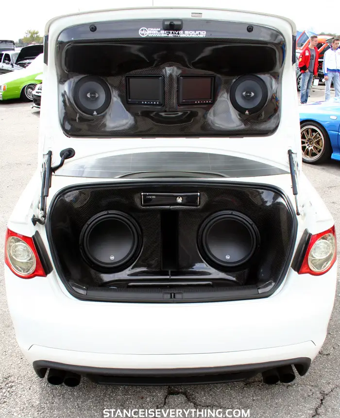 vw_jetta_rear