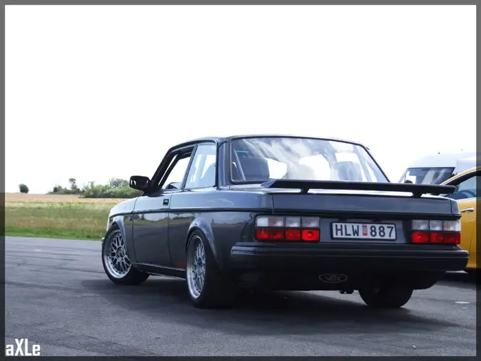 volvo_240_16