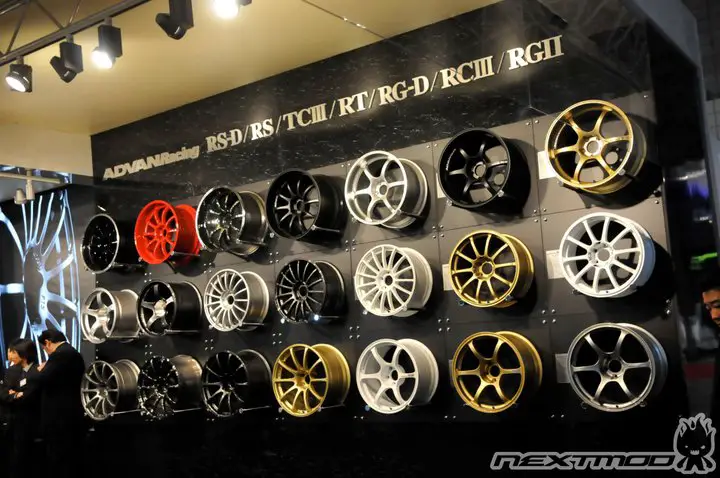 advan_wall
