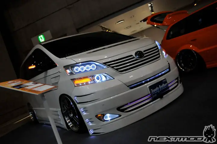 toyota_vip_van