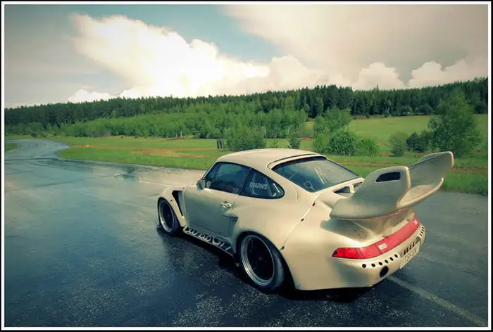 p-car-wet-track