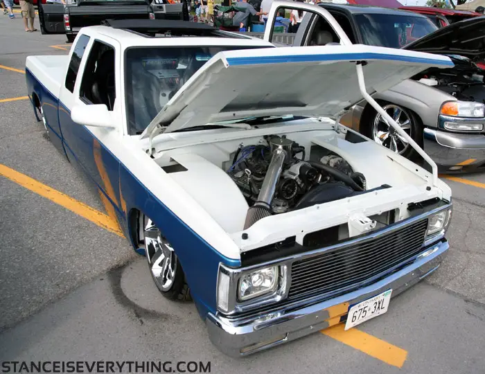 chevy_blue_white_front