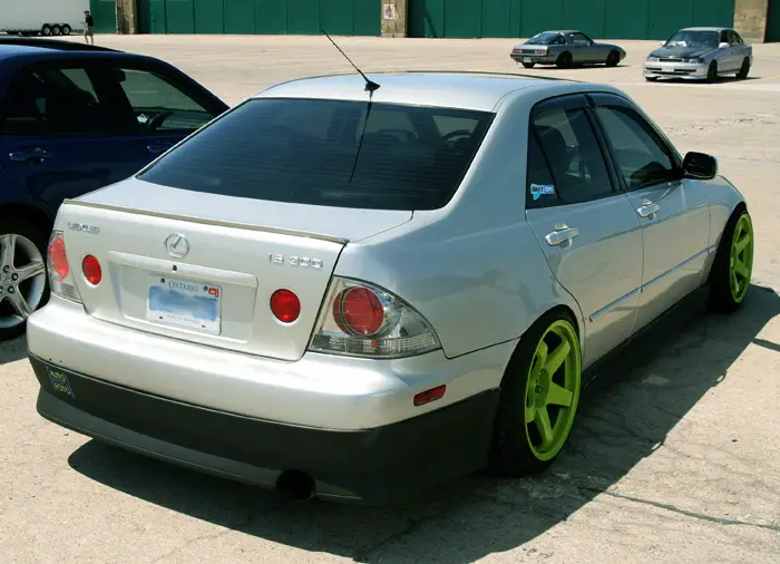 lexus_is300_grn_rear
