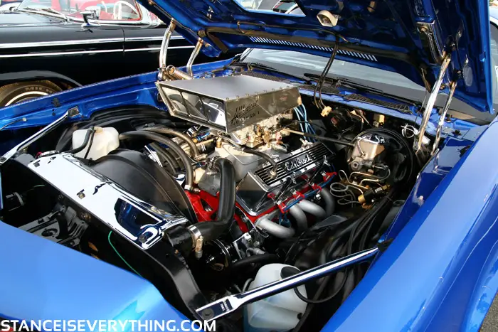 camaro_z28_underhood