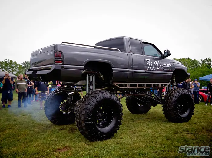 niagara_truck_and_tuner_expo_2013_truck_dodge_lifted