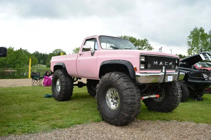 vanfest_18_2013_lifted_chevy_2