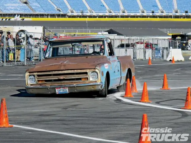 truck_doing_non_truck_stuff_12