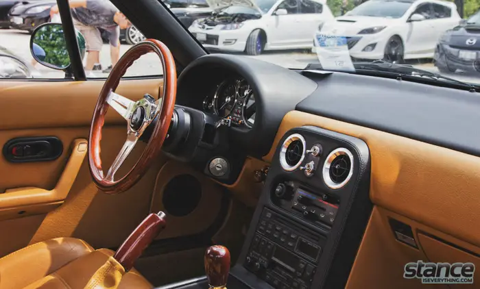 meeting_of_mazdas_2013_miata_4_miaita_interior_2