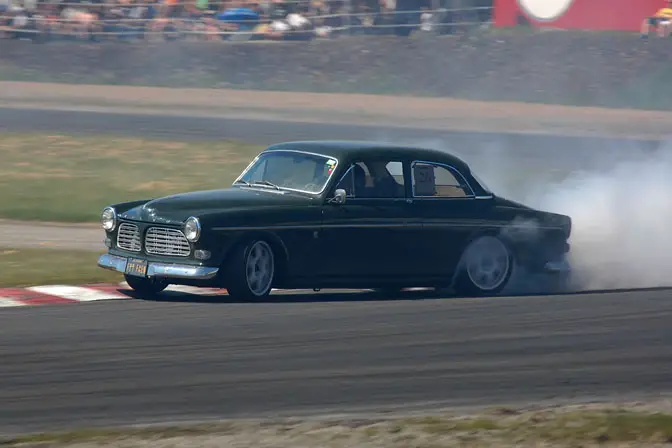 non_typical_drift_14_volvo_amazon_norway