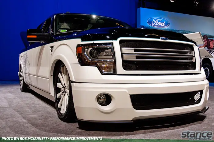 sema_2013_ford_booth