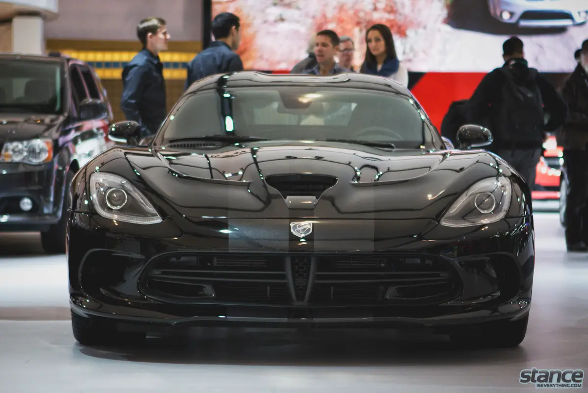 canadian_international_auto_show_2014_dodge_viper_front