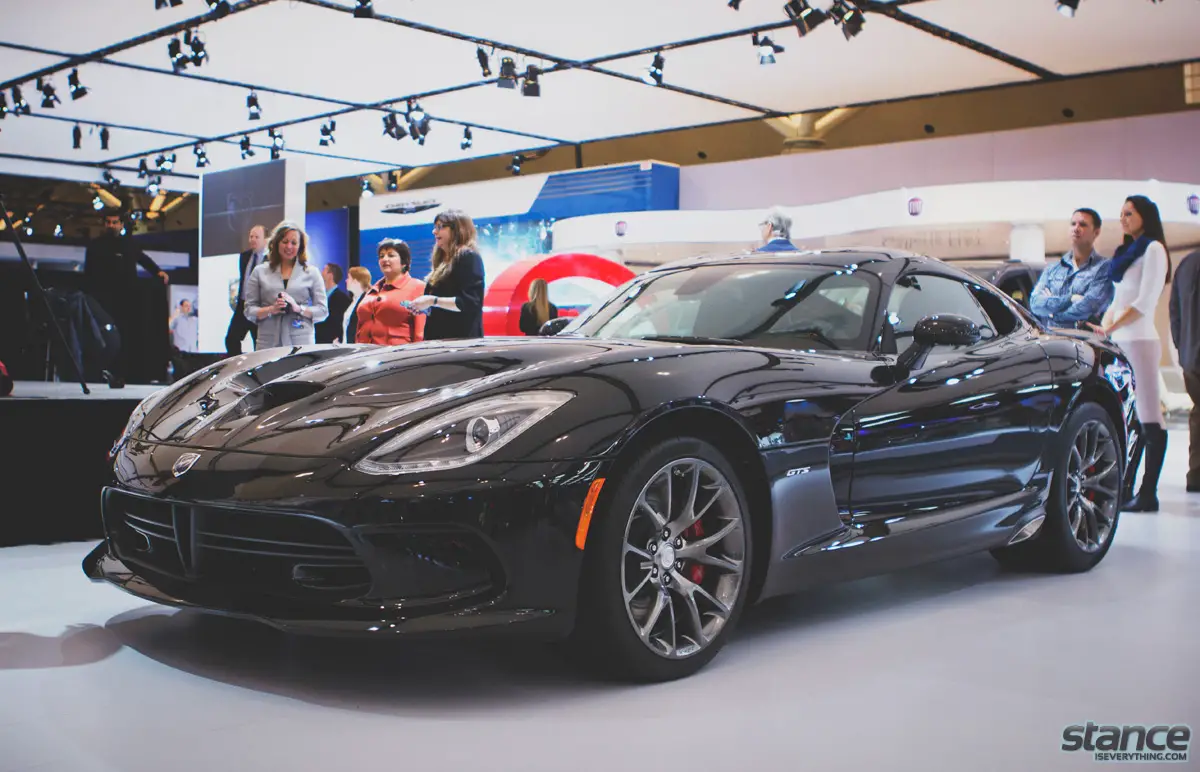 canadian_international_auto_show_2014_dodge_viper_side