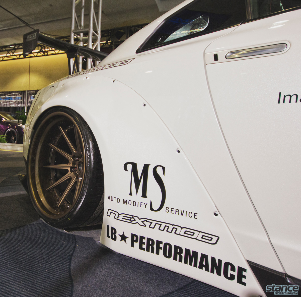canadian_international_auto_show_2014_nissan_gtr_libertywalk_nextmod_fitment_close_up