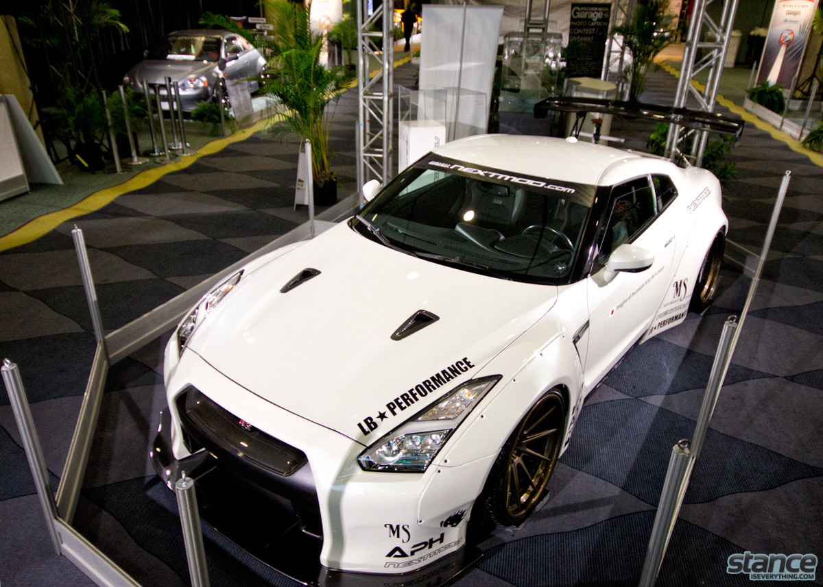 canadian_international_auto_show_2014_nissan_gtr_libertywalk_nextmod_top