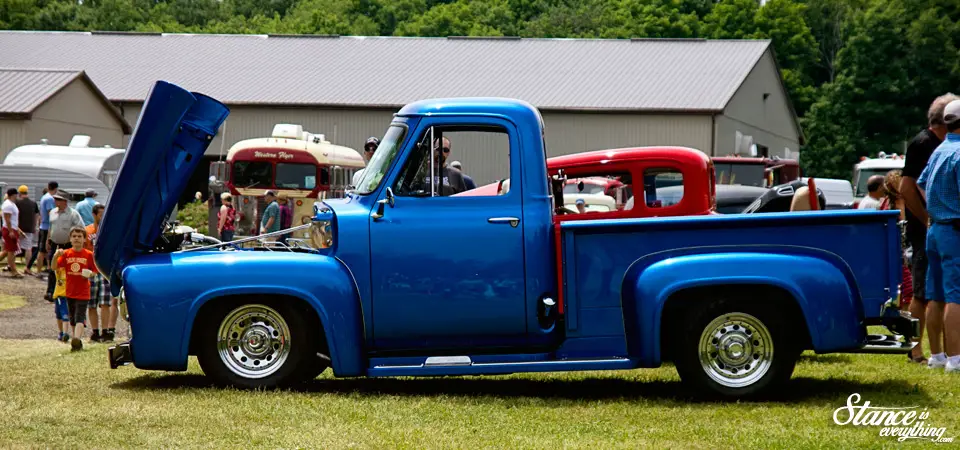 fleet-wood-kountry-cruise-in-blue-ford-truck
