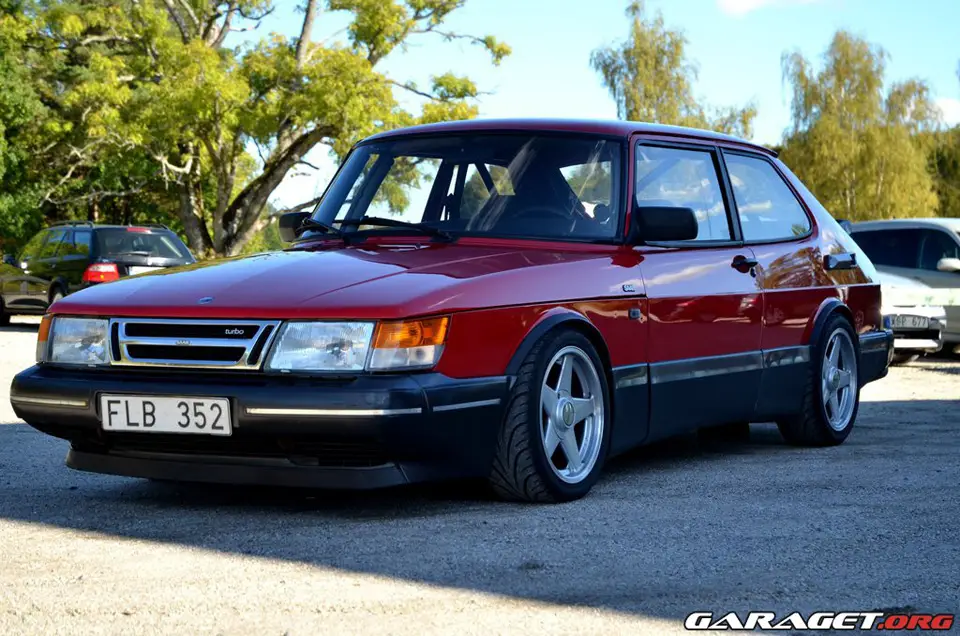 This 900 looks great on what appears to be Azev Type A wheels